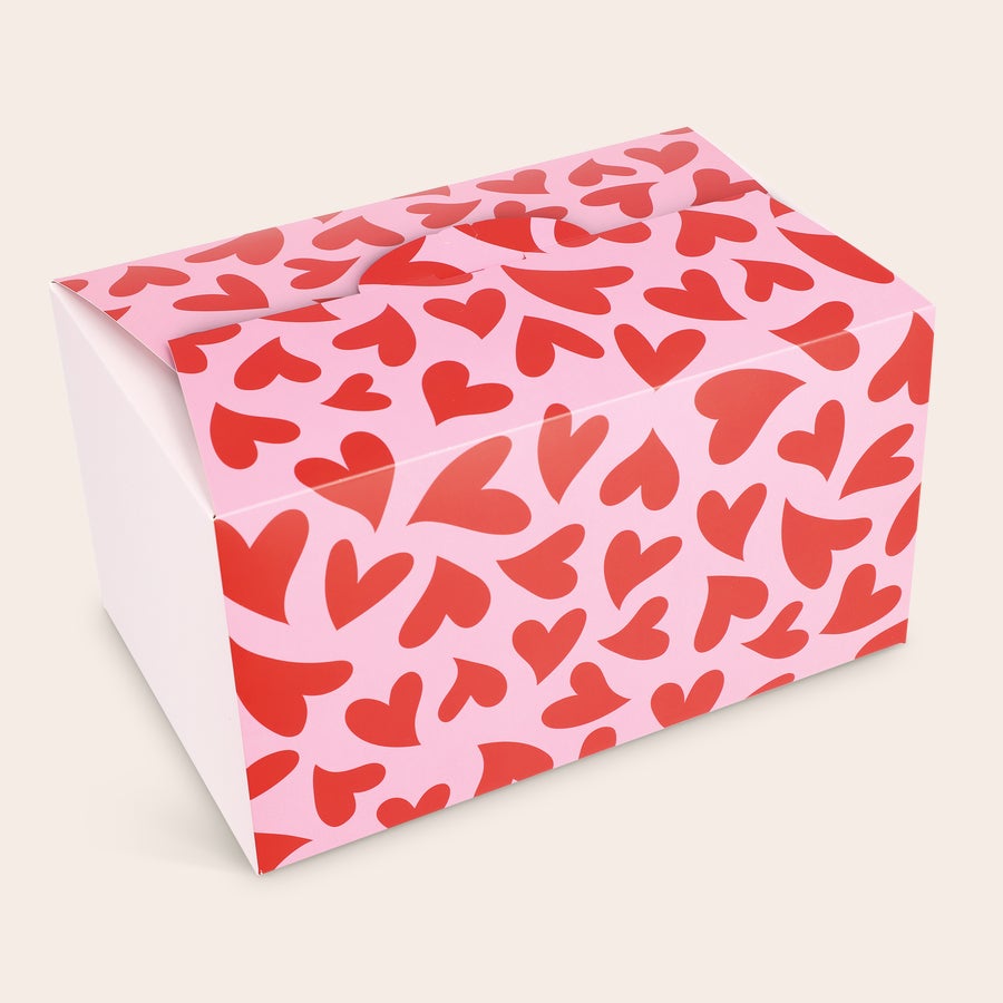 Ours en peluche avec un coeur Milka Boîte cadeau rose avec motif de cœurs rouges pour Ours en peluche avec cœur Milka