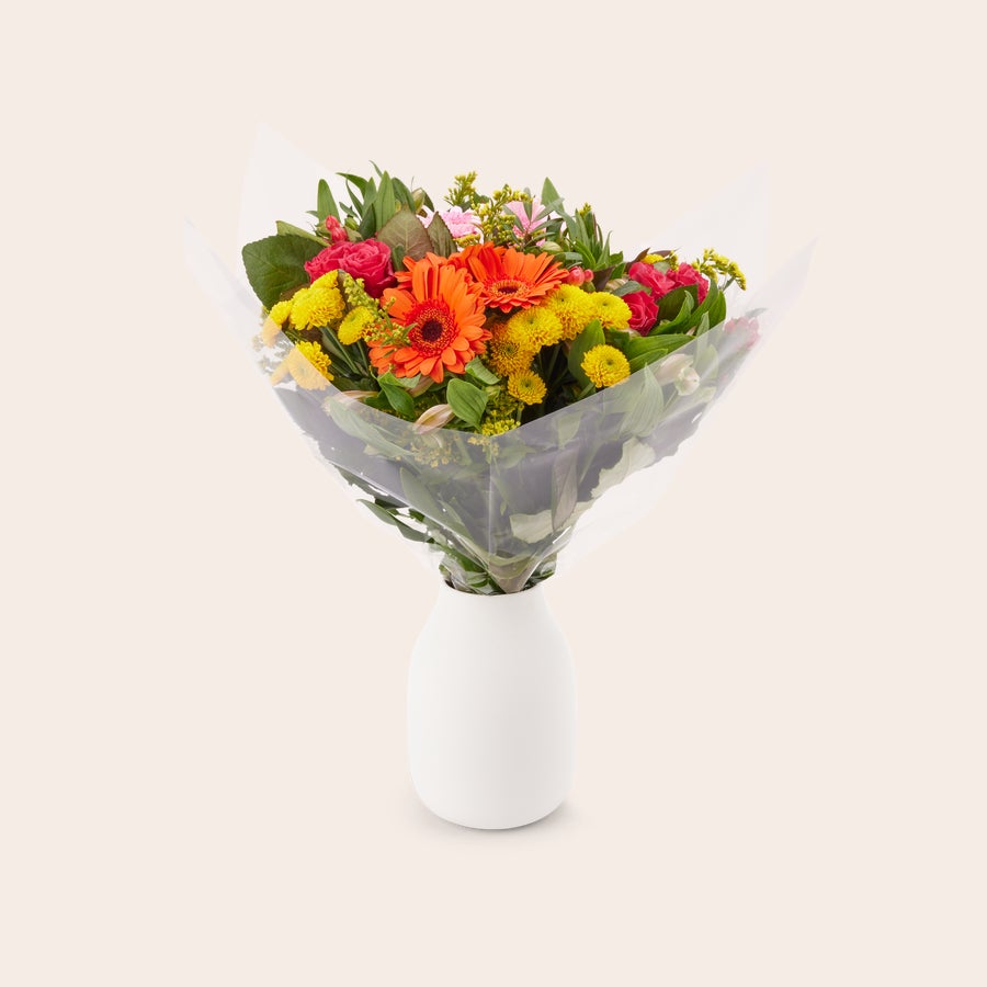 Gemengd boeket Bontgekleurd boeket bloemen met oranje gerbera's, roze rozen en gele chrysanten, inclusief gepersonaliseerd cadeaukaartje.