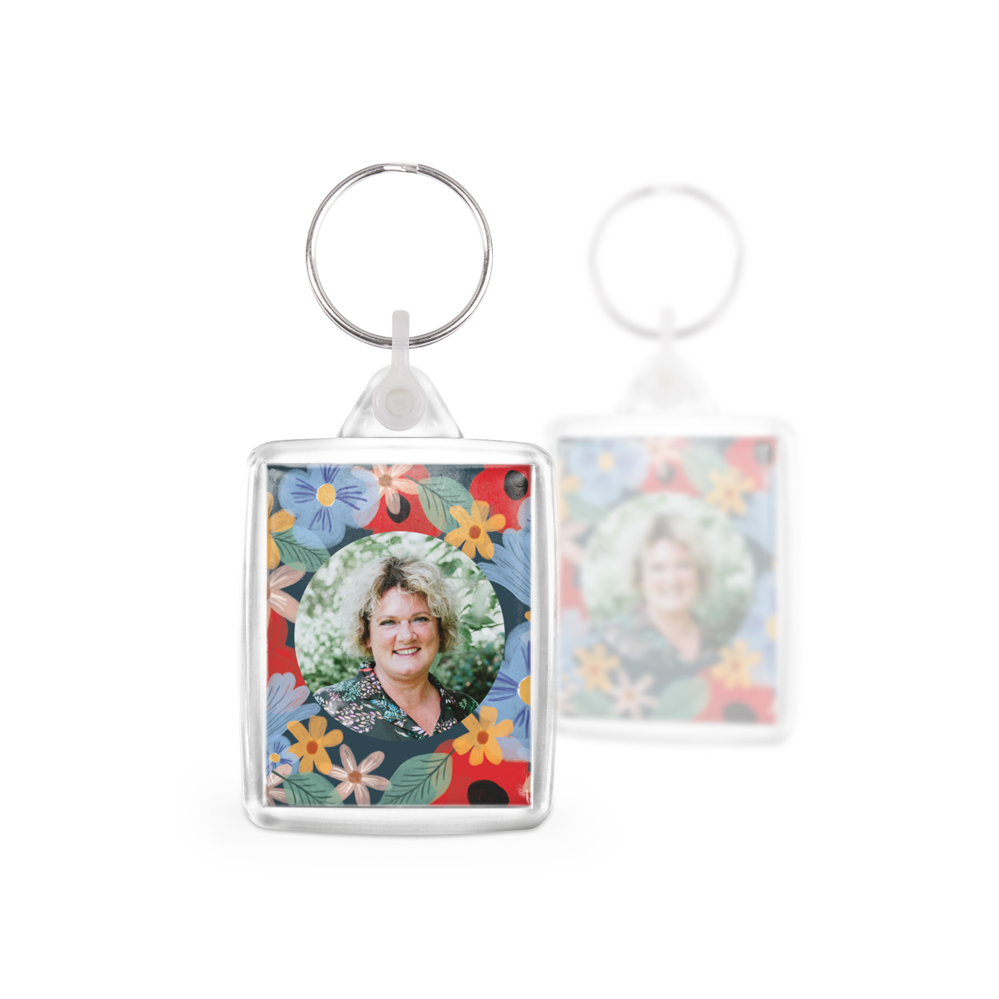Unieke set sleutelhangers bedrukt met een foto van een vrouw en bloemmotief, dubbelzijdig personaliseerbaar.
