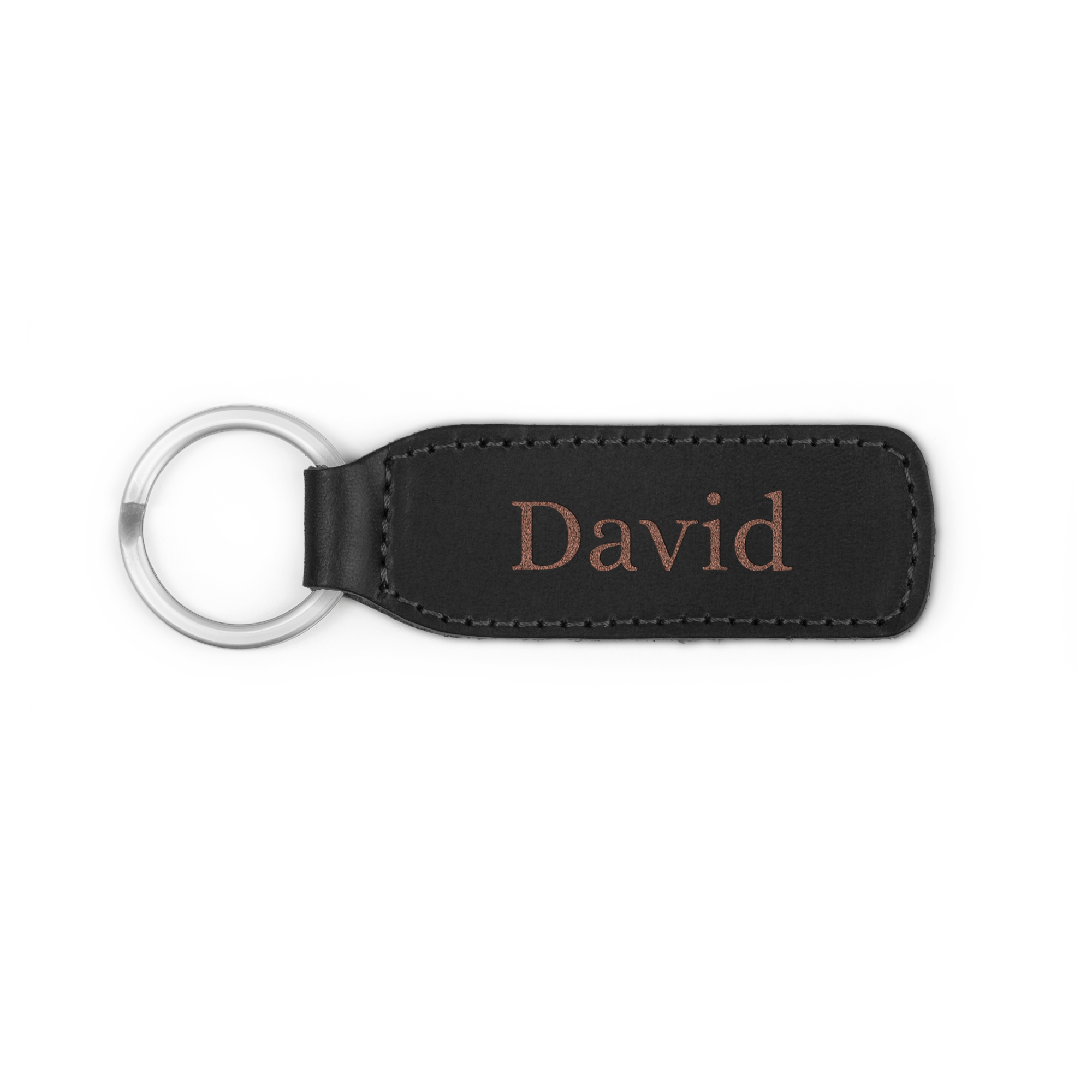 En sort læder nøglering med et navn indgraveret i, viser teksten "David" i brun farve. Perfekt til dit nøglebundt.