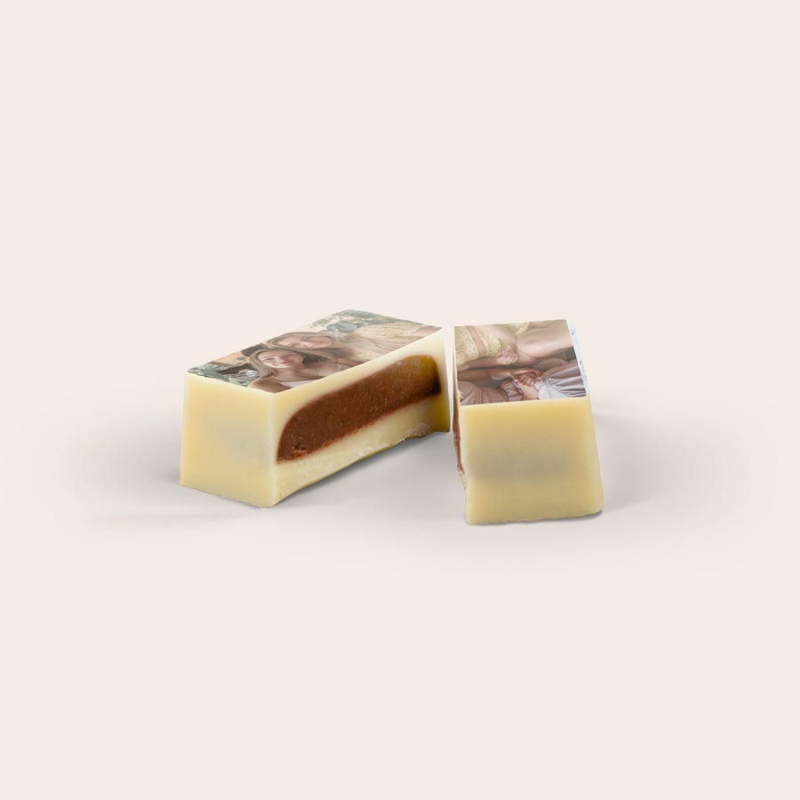 Chokolader med billede - indpakket individuelt To lækre chokoladestykker med foto på toppen, personaliseret med billede.