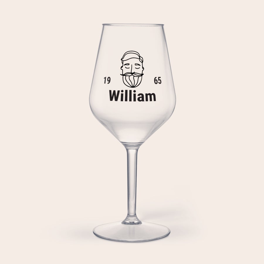 Vinsglass med trykk - plast Personlig plastglass for vin, trykket med et skjeggete ansikt, "William" og årstallet "1965".