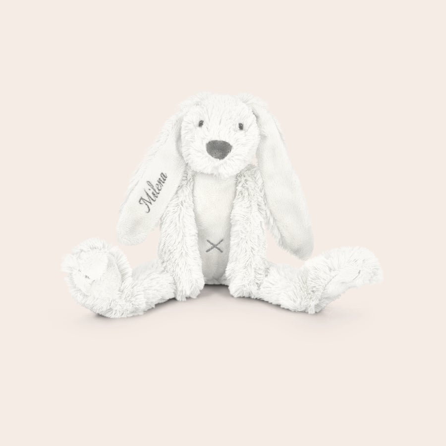 Personalisiertes Kuscheltier - Happy Horse Weißes Kuschelkaninchen mit dem Namen Milena auf dem linken Ohr bestickt, ideal zum Kuscheln.