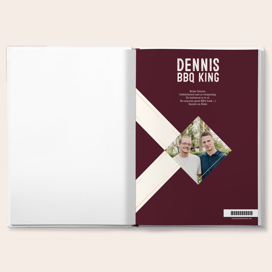 Barbecue kookboek "BBQ King/Queen" personaliseren Persoonlijk BBQ kookboek “Dennis BBQ King” met naam, foto en tekst, perfect voor een barbecue koning of koningin