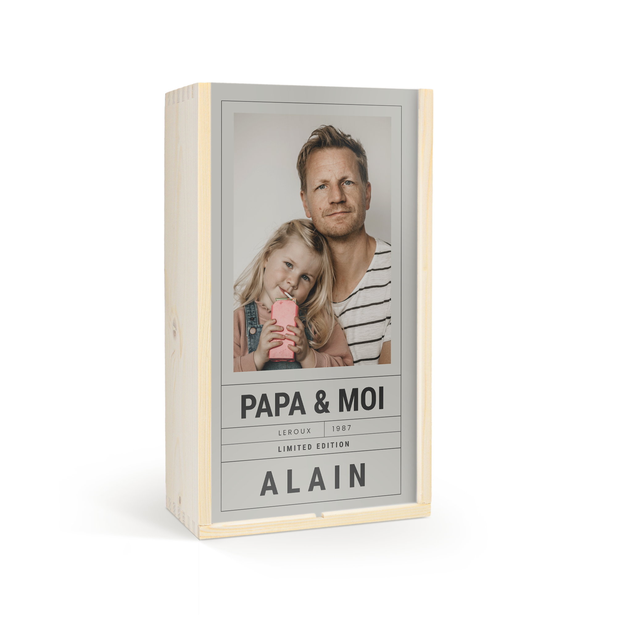 Deux bières trappistes livrées dans un coffret en bois personnalisé avec photo de père et fille et le texte Papa et moi