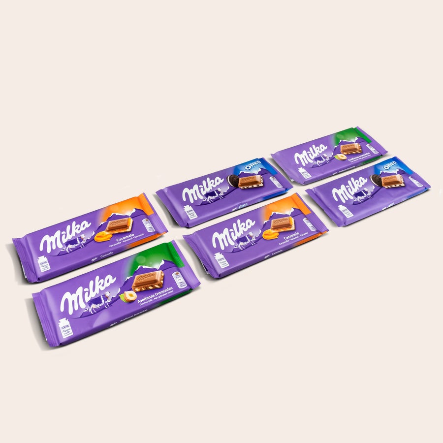 Egyedi Mega Milka névvel és/vagy fényképpel Hat darab Milka csokoládé, háromféle ízben: Oreo, mogyorós és karamellás. Ez az XXL-es csokoládé a legnagyobb meglepetés!