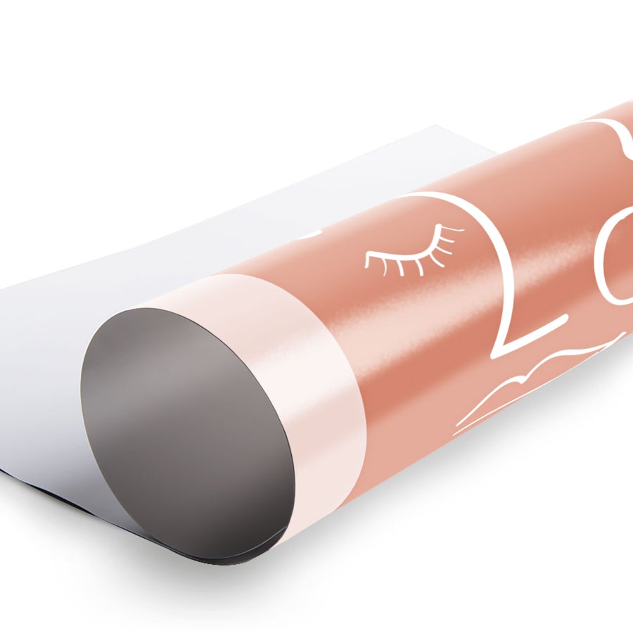 Gerolltes Fotoposter in Apricot mit weißen Augen- und Mundmotiven, gedruckt als dein individuelles Poster.