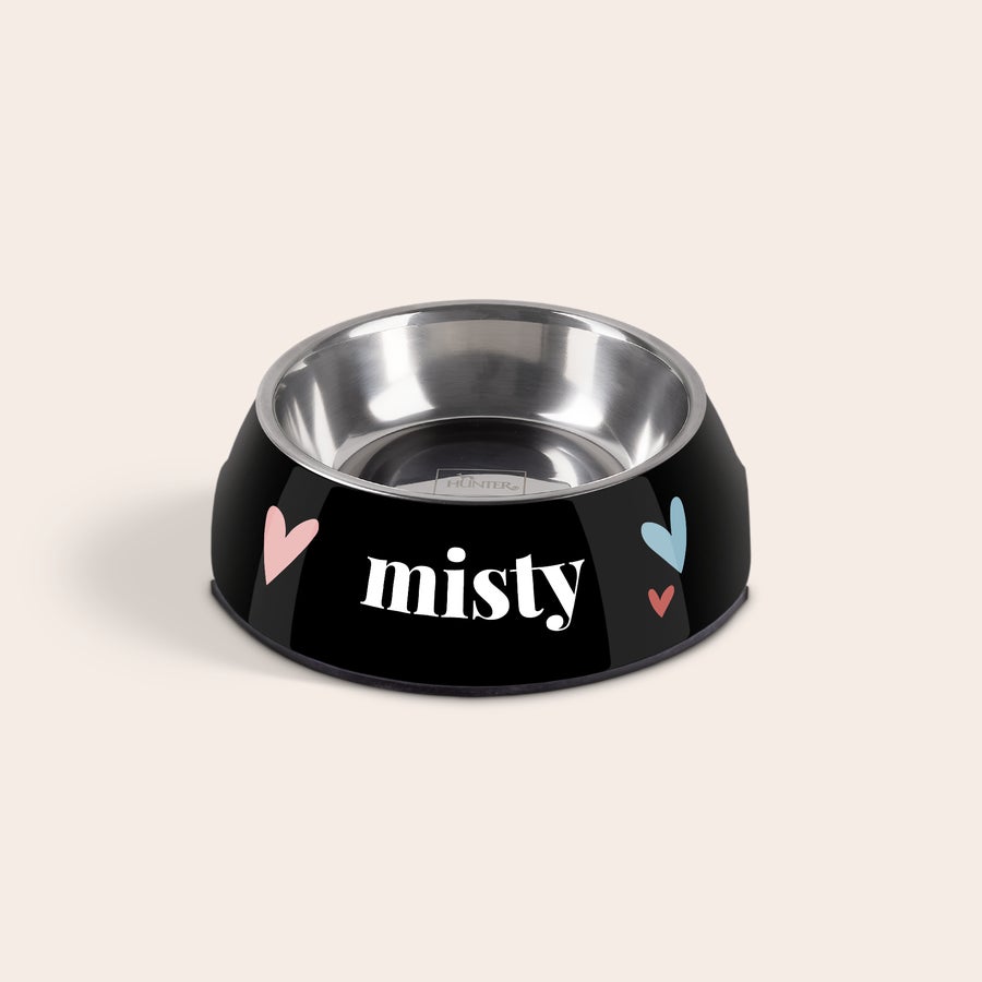 Kattfôrskål Svart personlig skål med navn "misty" og hjerter til din trofaste lille pusekatt.