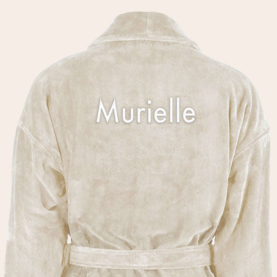 Peignoir Personnalisé Femme Peignoir de bain personnalisé beige avec le prénom Murielle brodé en blanc au dos