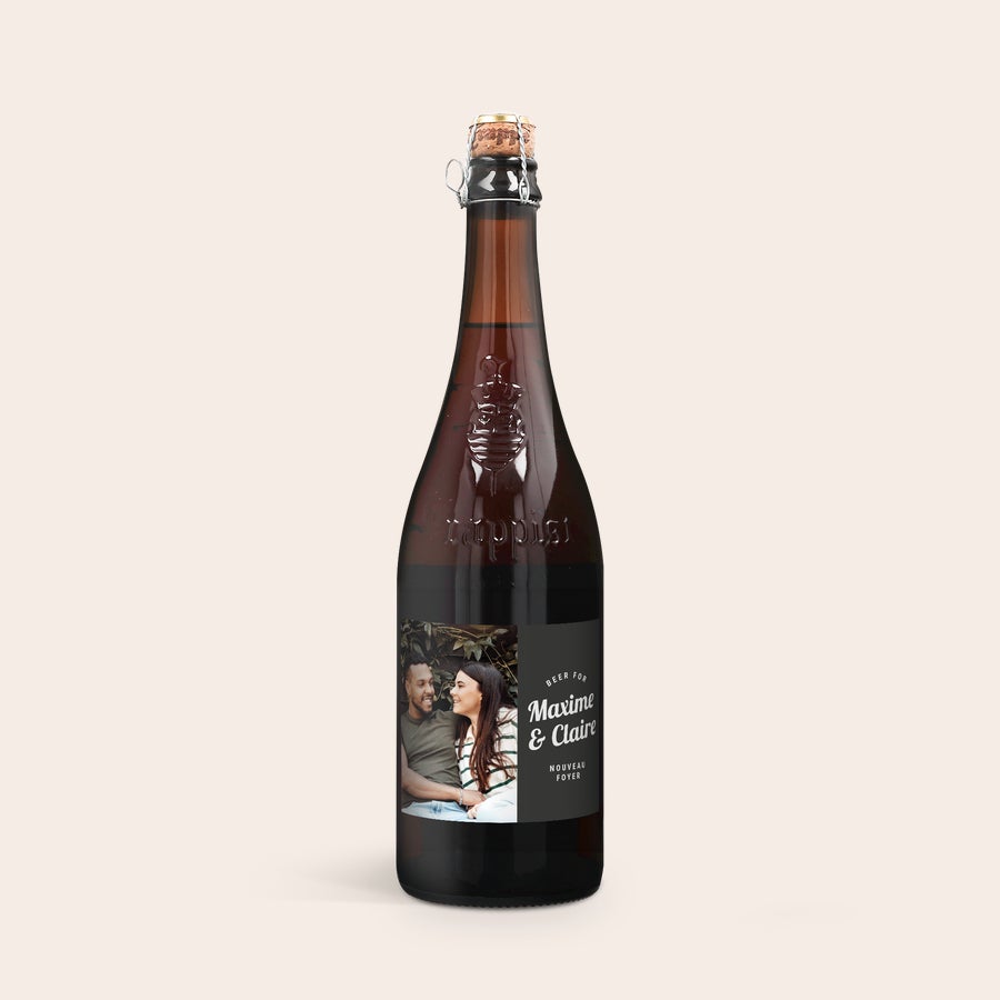 Bière Trappiste La Trappe Isid'or personnalisée Bouteille de bière La Trappe Isid'or avec étiquette personnalisée, photo du couple Maxime et Claire, "Nouveau foyer"