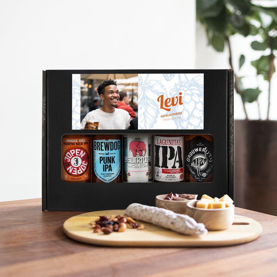 Gepersonaliseerd bierpakket Gepersonaliseerd bierpakket IPA met foto en naam Levi gedrukt op de doos
