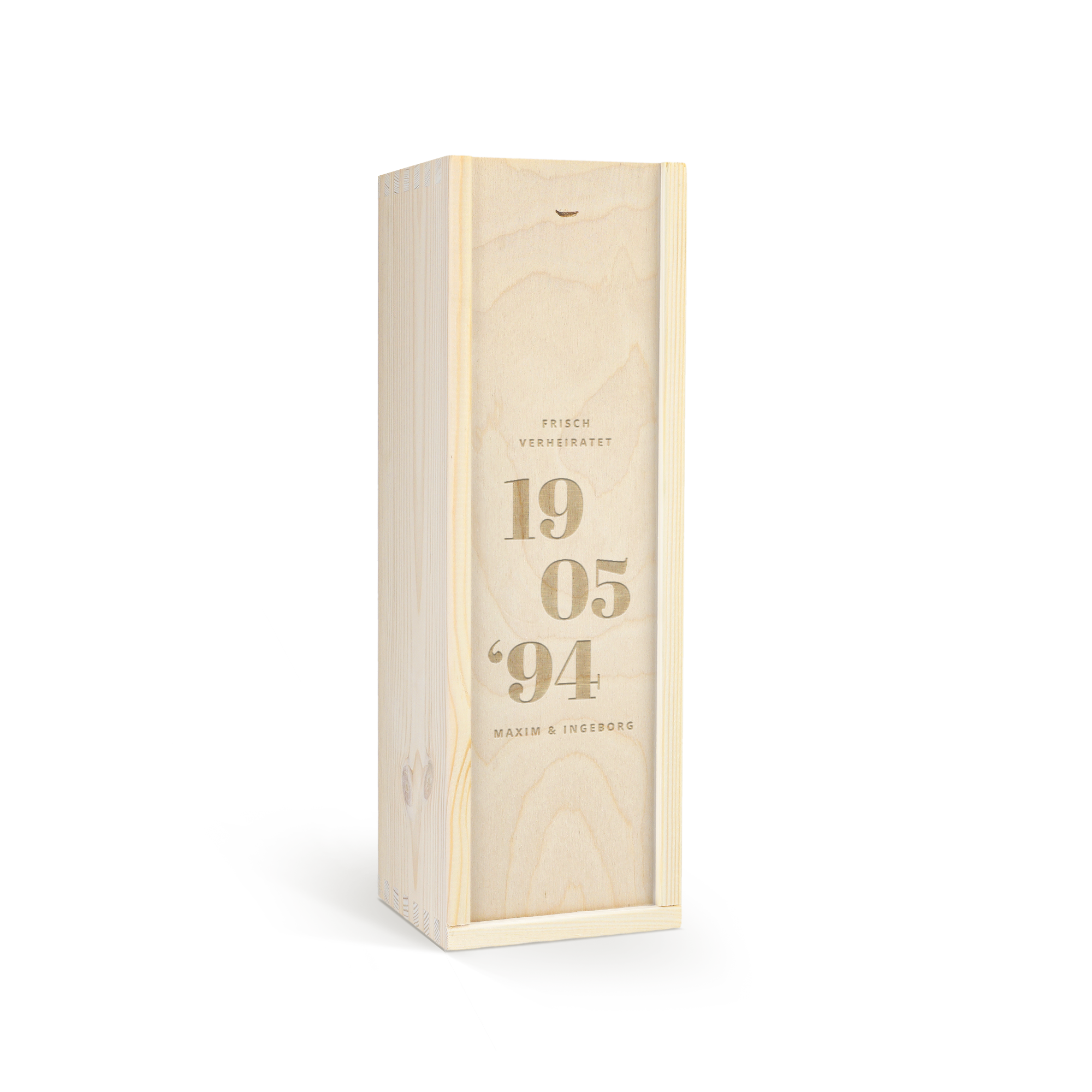 Personalisierte Holzkiste für Jameson Whisky, graviert mit Datum 19 05 94, den Namen Maxim & Ingeborg und Text Frisch Verheiratet.