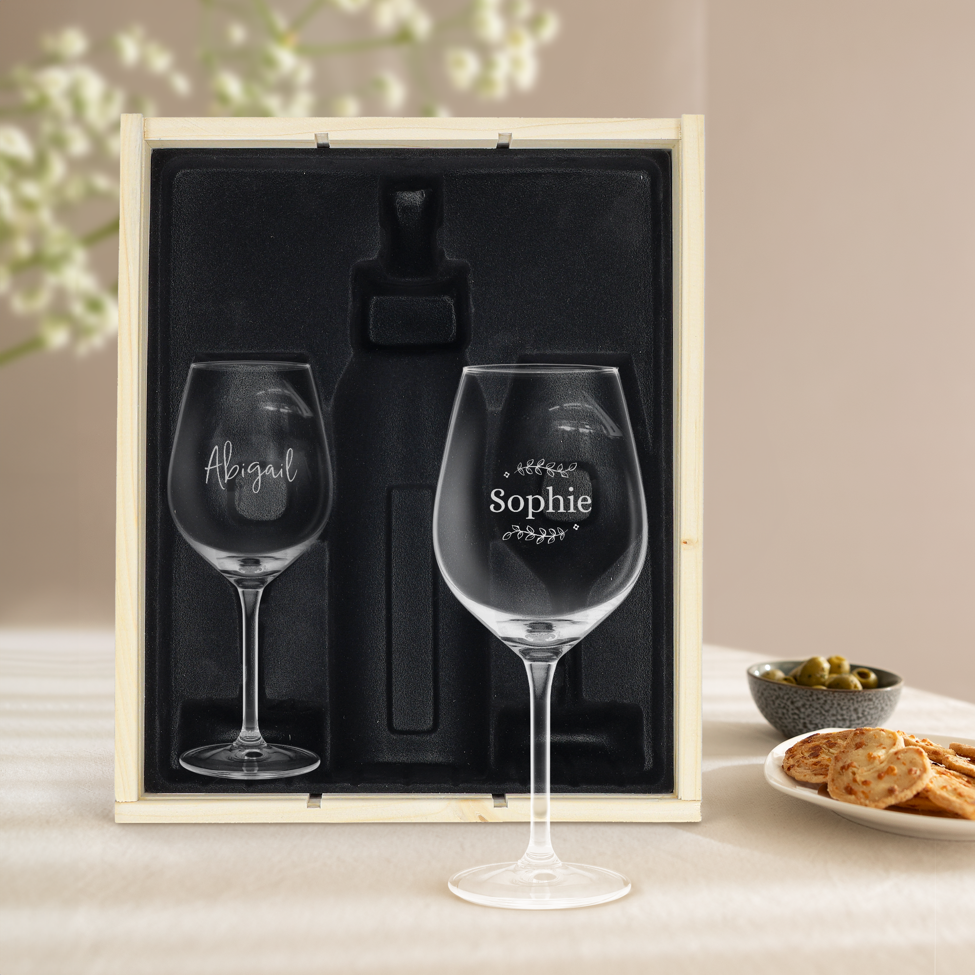 caja-de-vino-de-lujo-triple-copas-grabadas.png?width\u003d900\u0026crop\u003d1%3A1\u0026bg-color\u003dffffff\u0026format\u003djpg