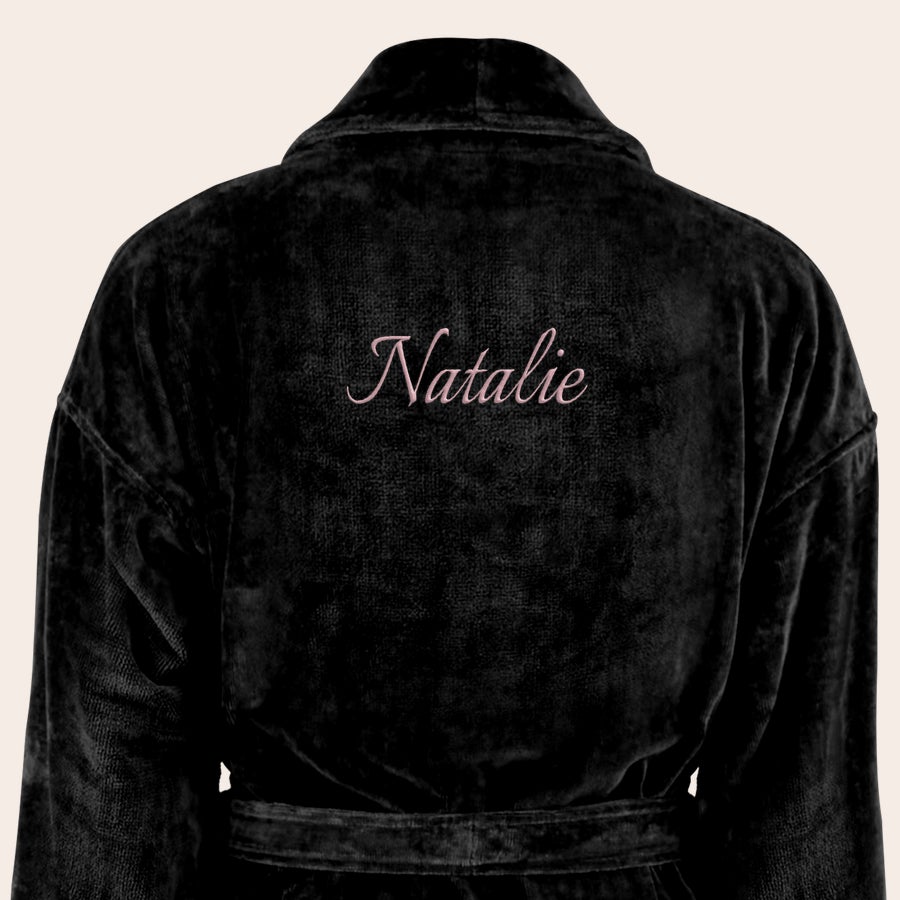 Halat de baie - Femei Halat de baie personalizat negru, cu numele Natalie brodat elegant pe spate, un cadou de lux
