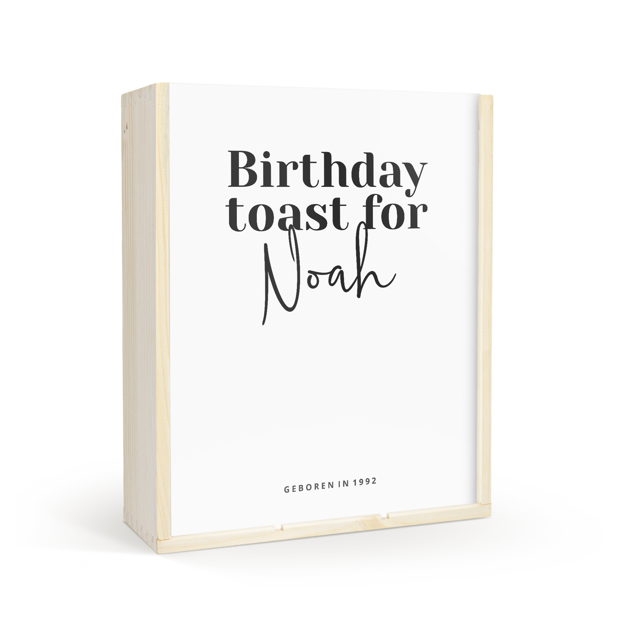 Luxe wijnpakket met bedrukte deksel voor 'Birthday Toast for Noah, geboren in 1992', gepersonaliseerd voor een verjaardag.