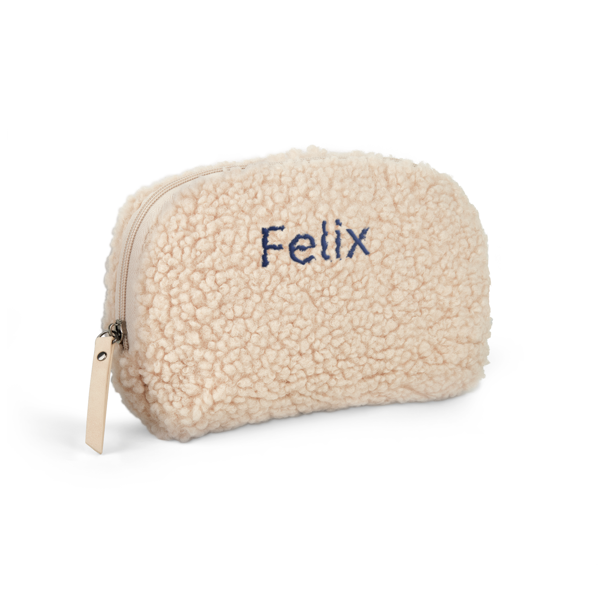 Mjuk necessär i teddy med "Felix" broderat i blått. Perfekt att överraska dina nära och kära med en personlig necessär.