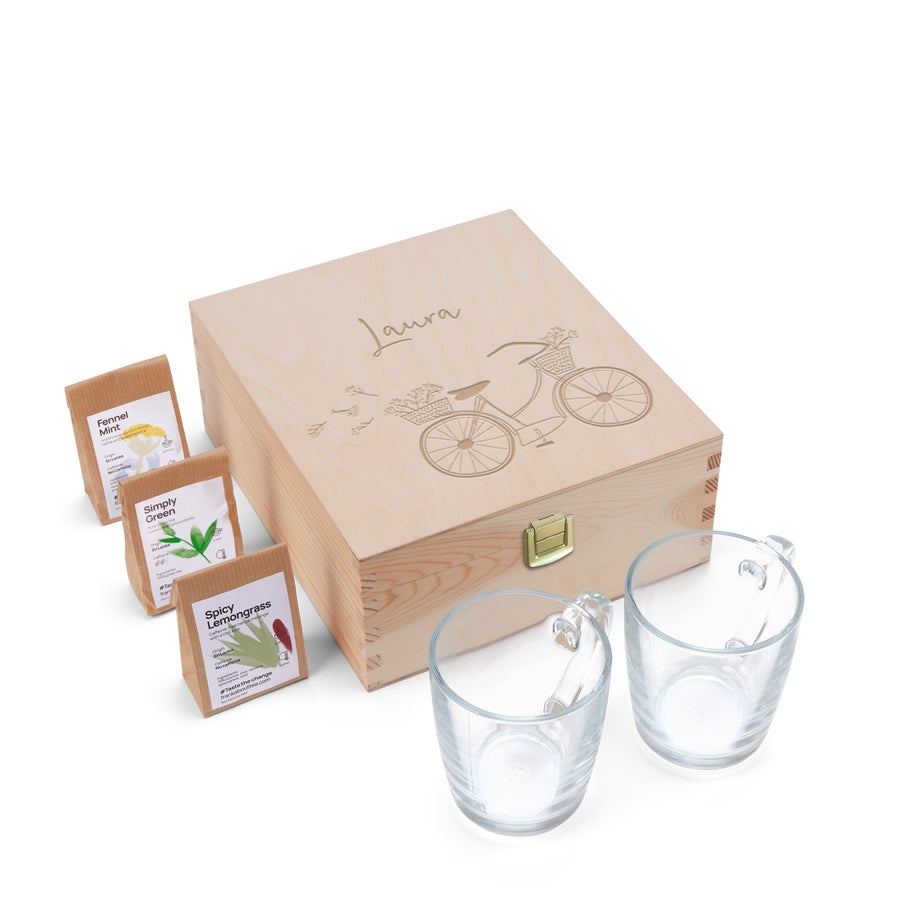 Frank about tea - Engraved wooden tea box with 2 glasses & 3 types of tea Frank about tea - Engraved wooden tea box with 2 glasses & 3 types of tea