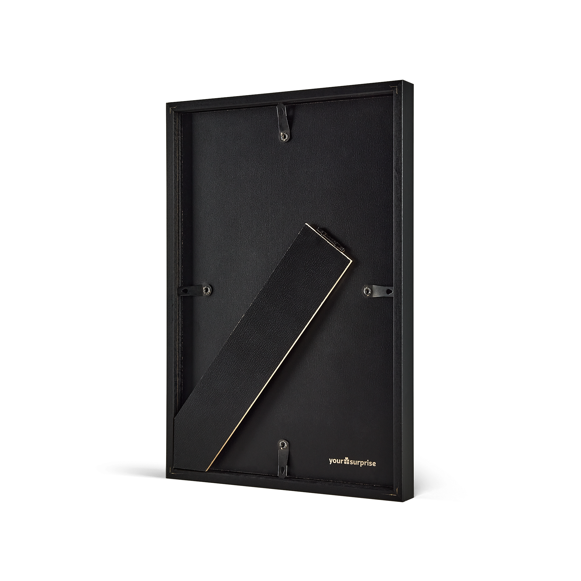 Parte posterior de un póster personalizado en un marco de madera de roble negro, con un soporte para mesa y colgadores de pared.