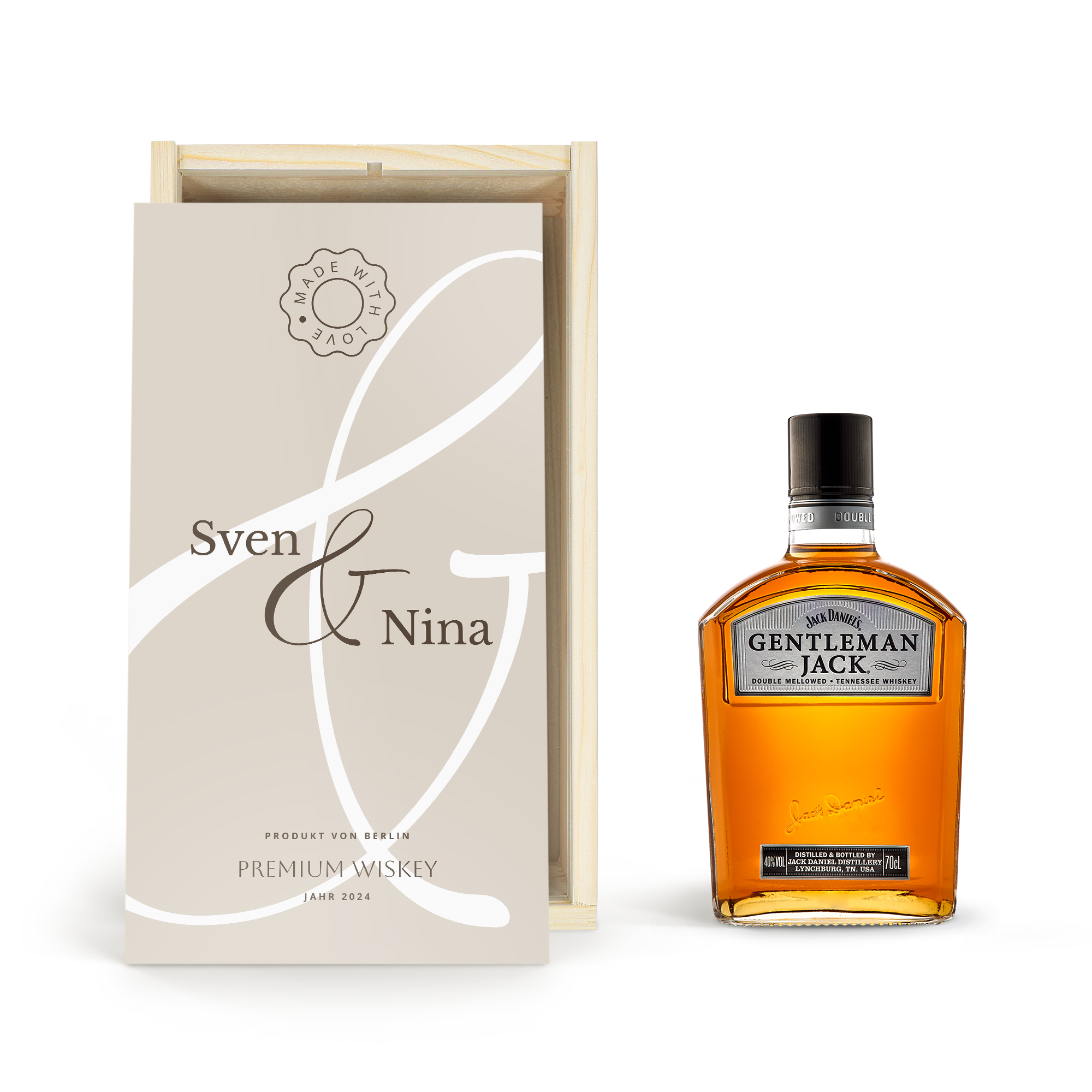 Jack Daniels Gentleman Jack Whiskey in personalisierter Holzkiste, bedruckt mit Namen Sven und Nina, Jahr 2024