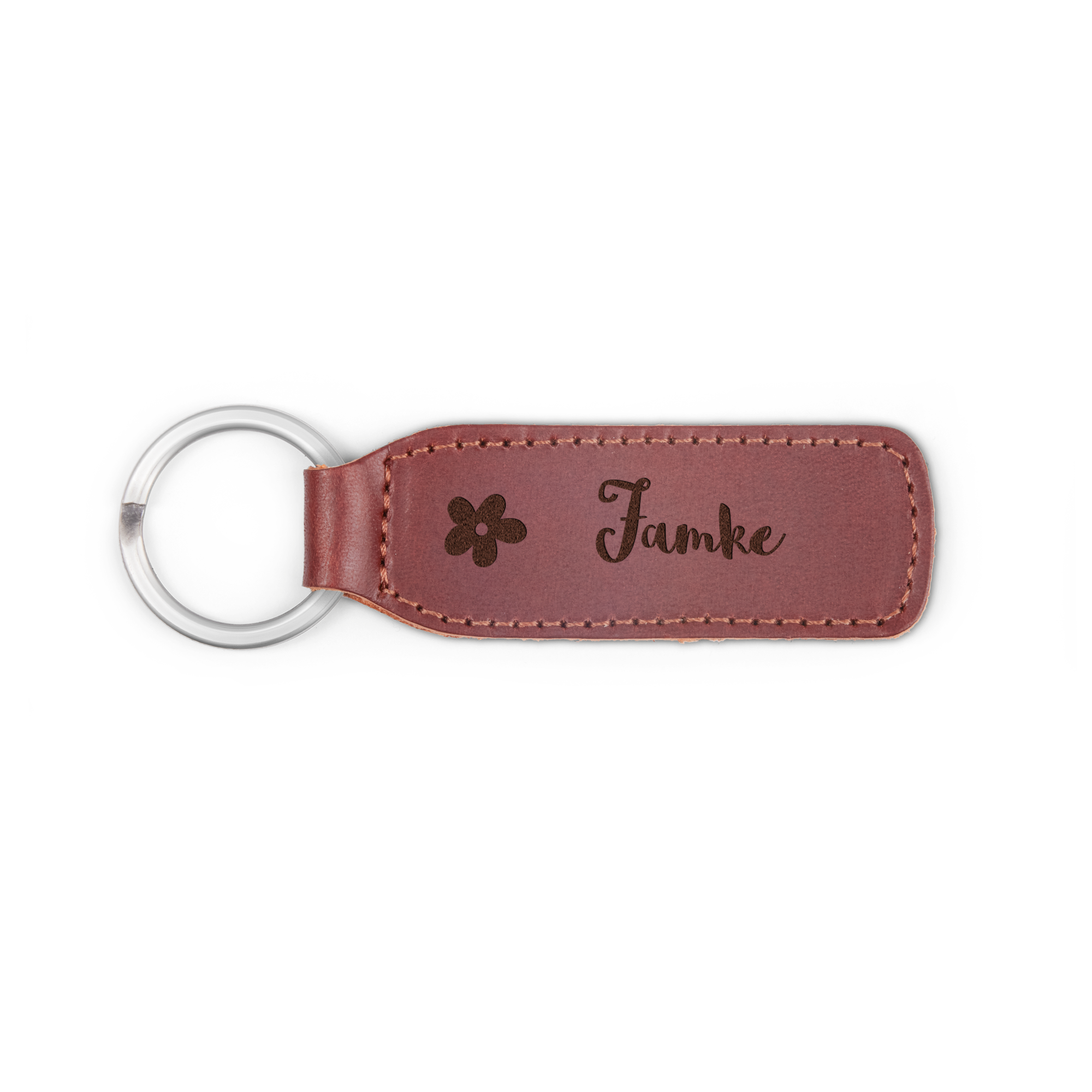 Bruine leren sleutelhanger met naamgravure "Famke" en een bloemetje.