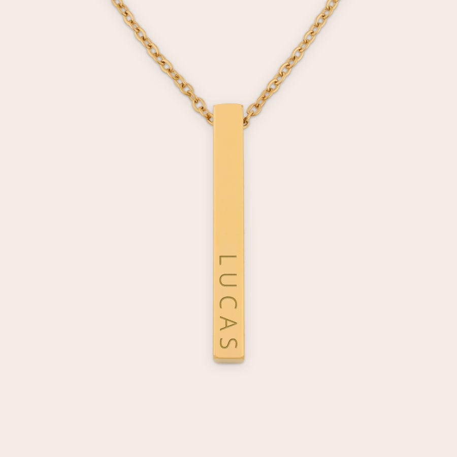 Collar de barra con nombre Collar de barra dorada con el nombre Lucas grabado verticalmente. Haz feliz a alguien con un collar de barras personalizado.