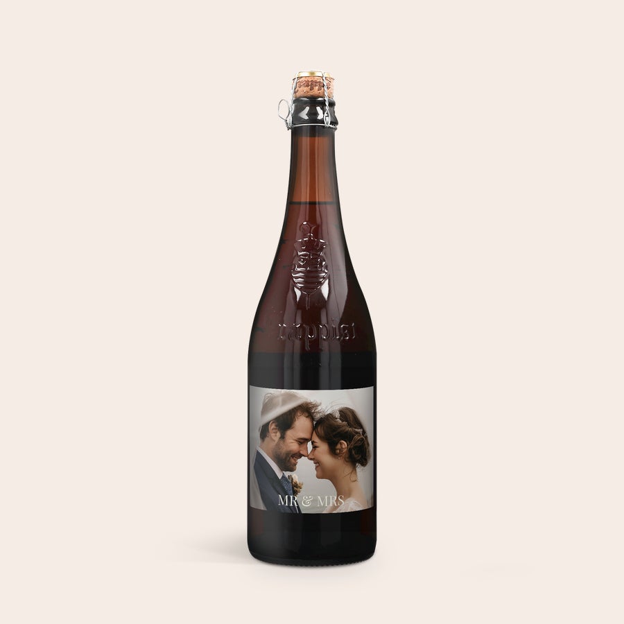 Personalizowane piwo La Trappe Isid'or Butelka piwa La Trappe Quadrupel ze spersonalizowaną etykietą ze zdjęciem pary młodej i napisem MR & MRS.