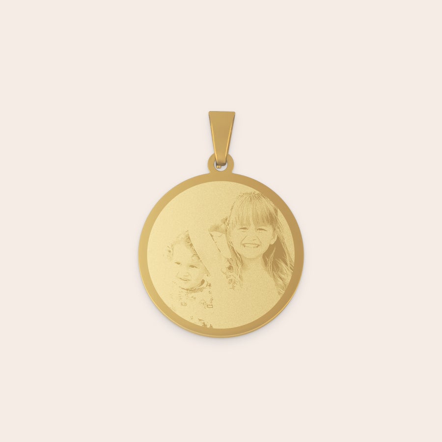 Round pendant necklace Round pendant necklace