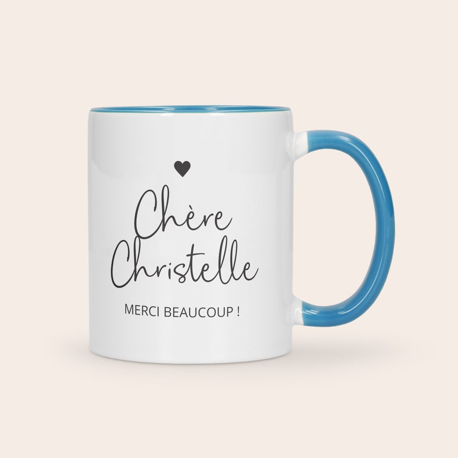 Mug personnalisé coloré Mug bleu personnalisé avec le texte Chère Christelle Merci beaucoup et un cœur