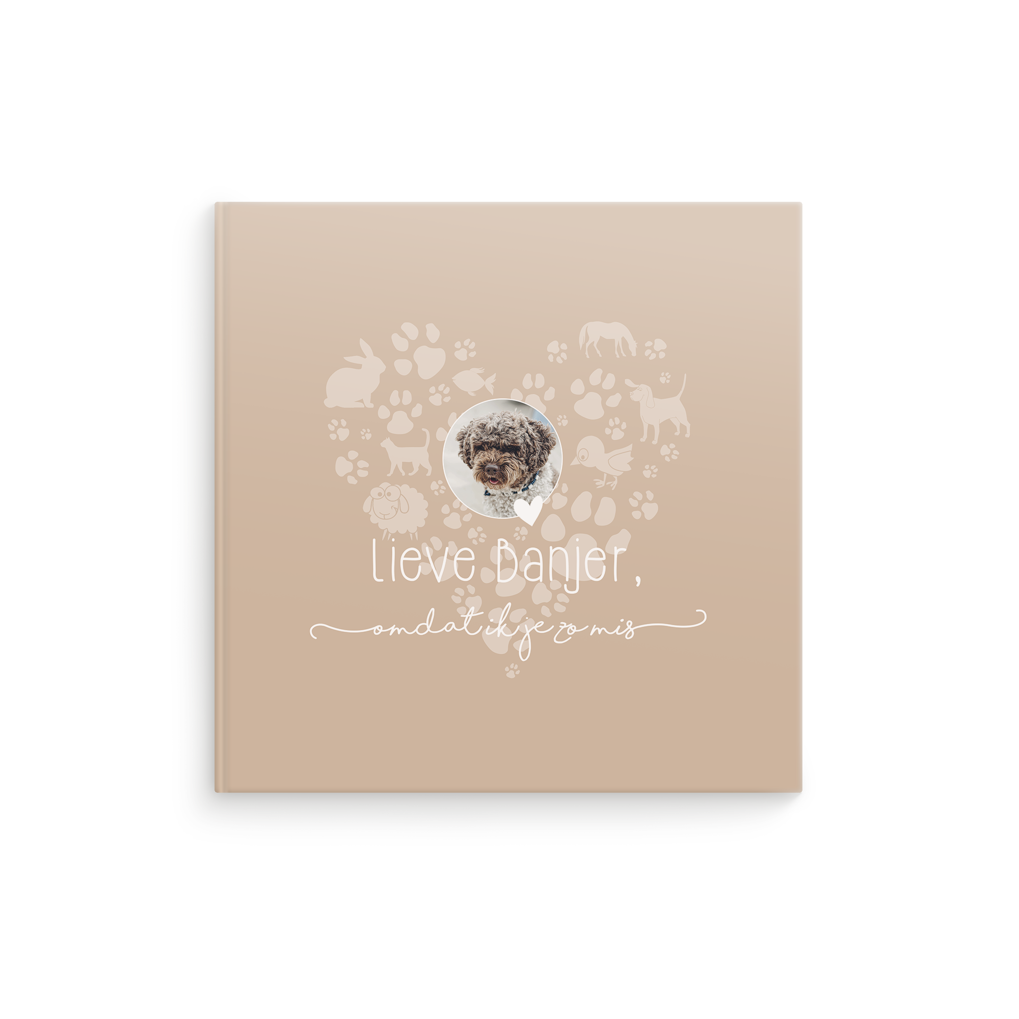 Gepersonaliseerd boek - Lief huisdier, omdat ik je zo mis - Softcover met een foto van een hond in een hart van pootafdrukken en dierenfiguren. De tekst "Lieve Danjer, omdat ik je zo mis" is gedrukt op de omslag.