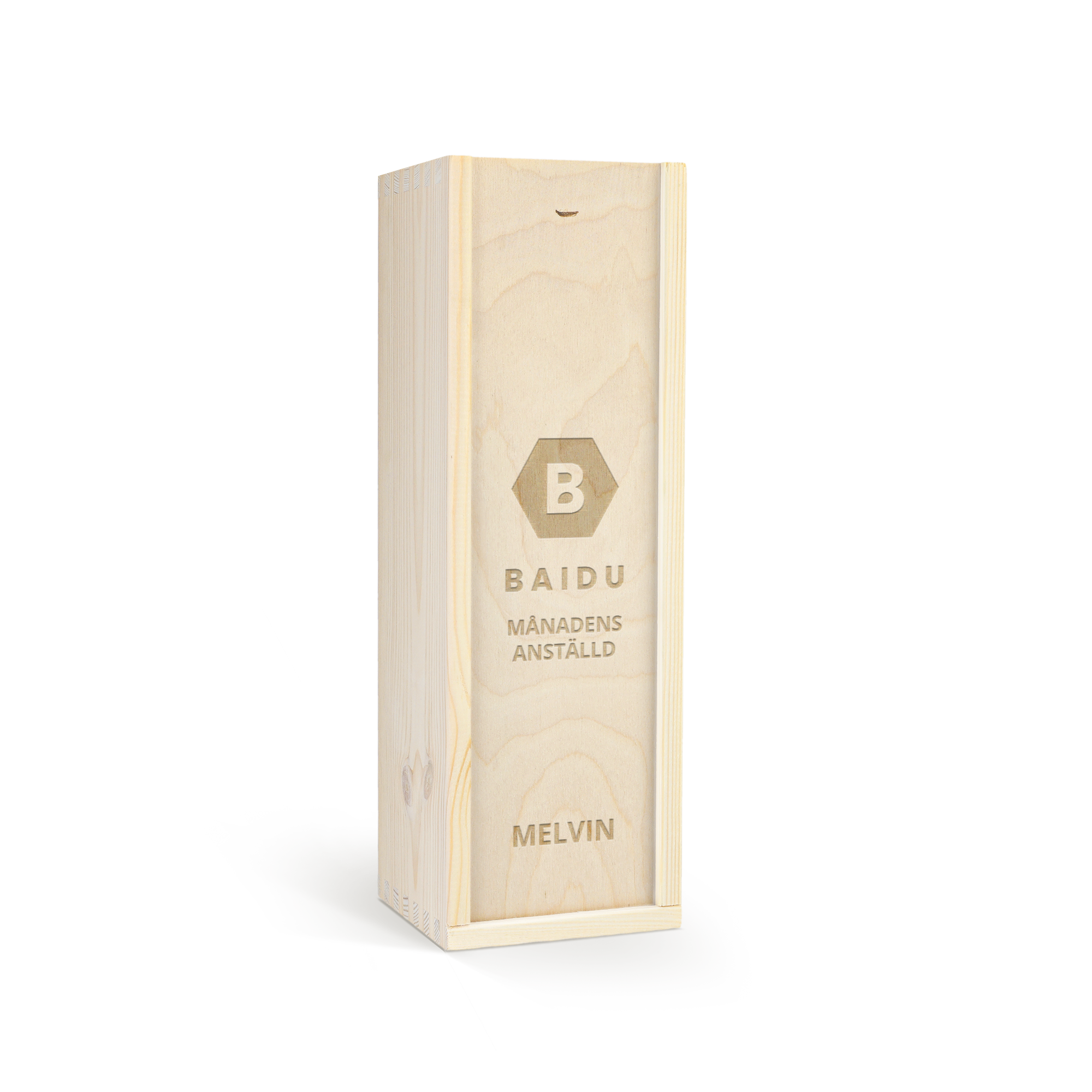Trävinlåda med graverat lock, texten "BAIDU MÅNADENS ANSTÄLLD" och namnet Melvin. Ge bort en flaska i en låda med graverat lock.