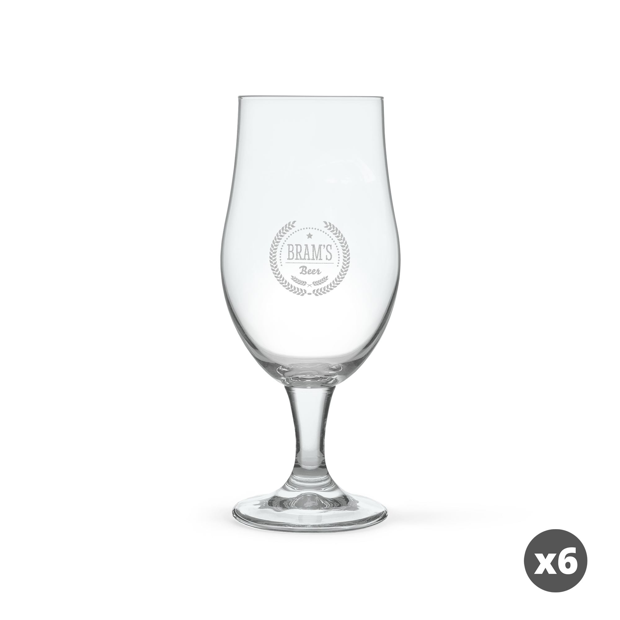 Glazen bierglas met naam Bram's Beer, gegraveerd met een persoonlijk design, met 6 stuks op de foto.