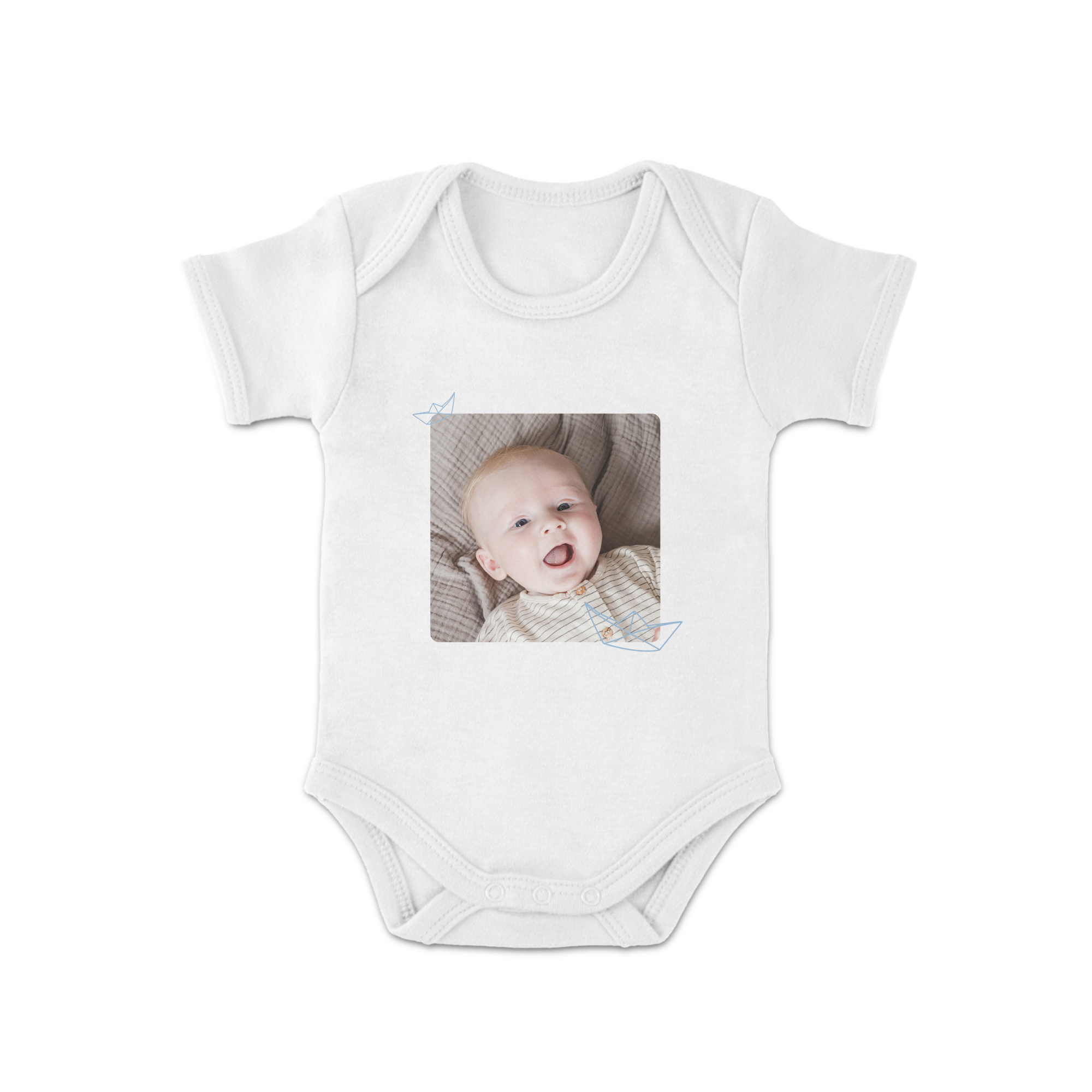 Body blanco personalizado con foto de bebé, impreso con botes de papel como regalo de sorpresa para bebé.