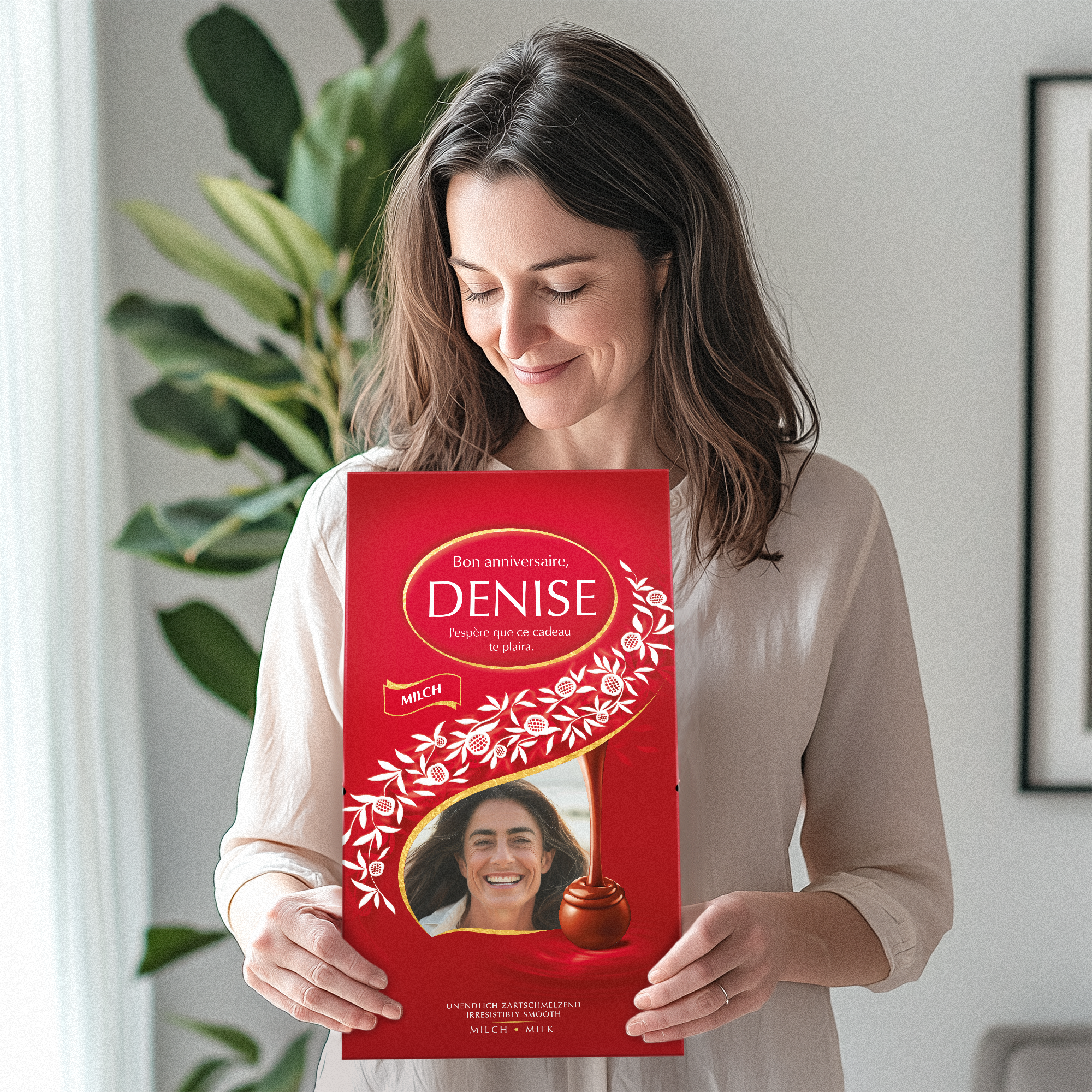 Boîte cadeau Lindor de 1 kg personnalisée avec la photo et le nom Denise, et le texte Bon anniversaire.