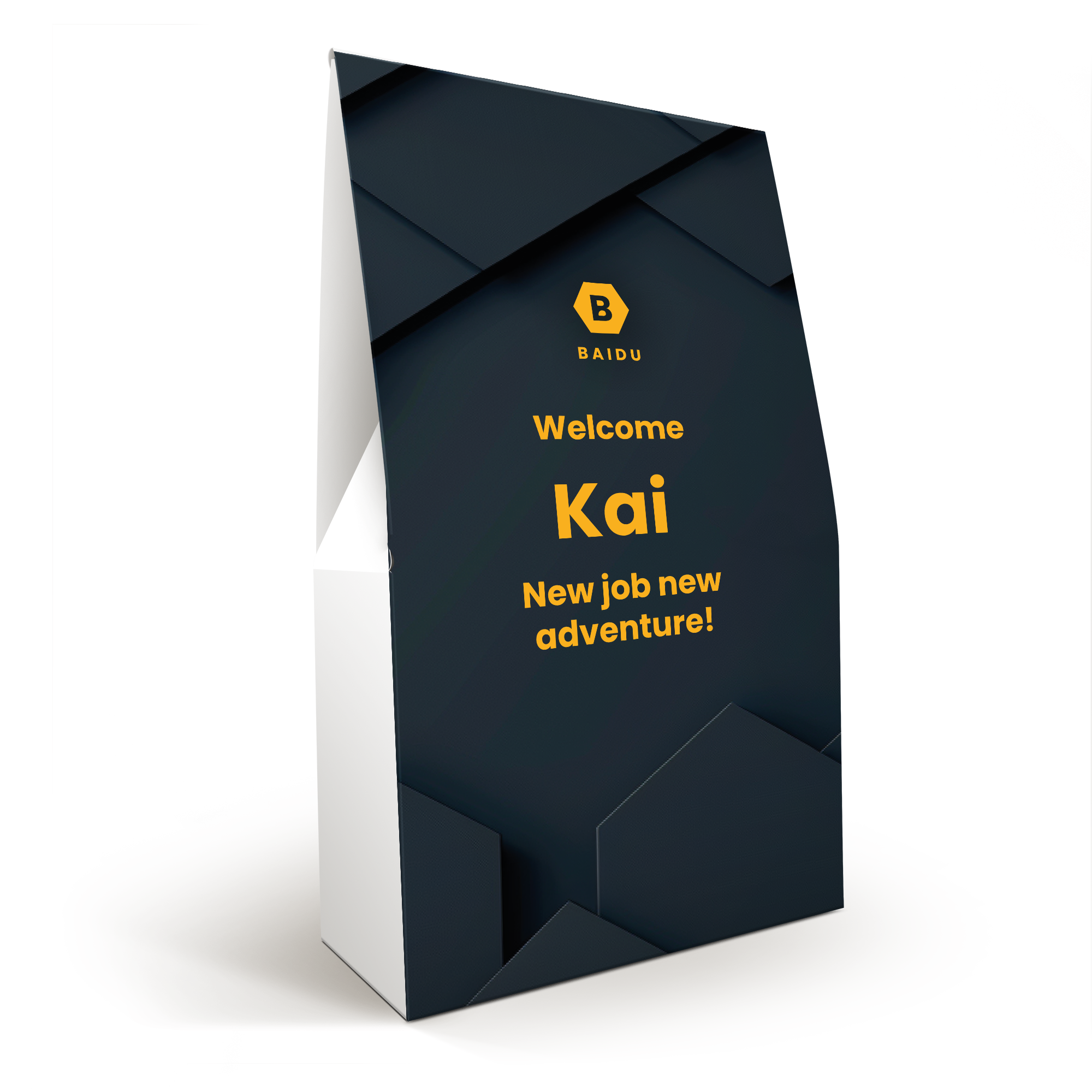 Personlig Lindor sjokoladegaveeske i sort med gult bilde, navn og tekst skrevet Welcome Kai New job new adventure