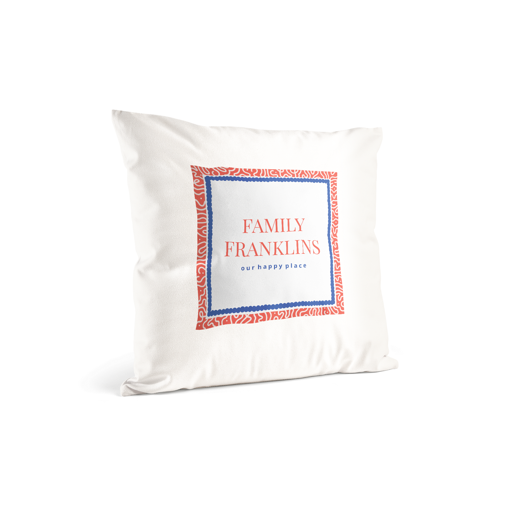 Almohada original blanca con texto personalizado "Family Franklins our happy place" impreso con marco rojo y azul.