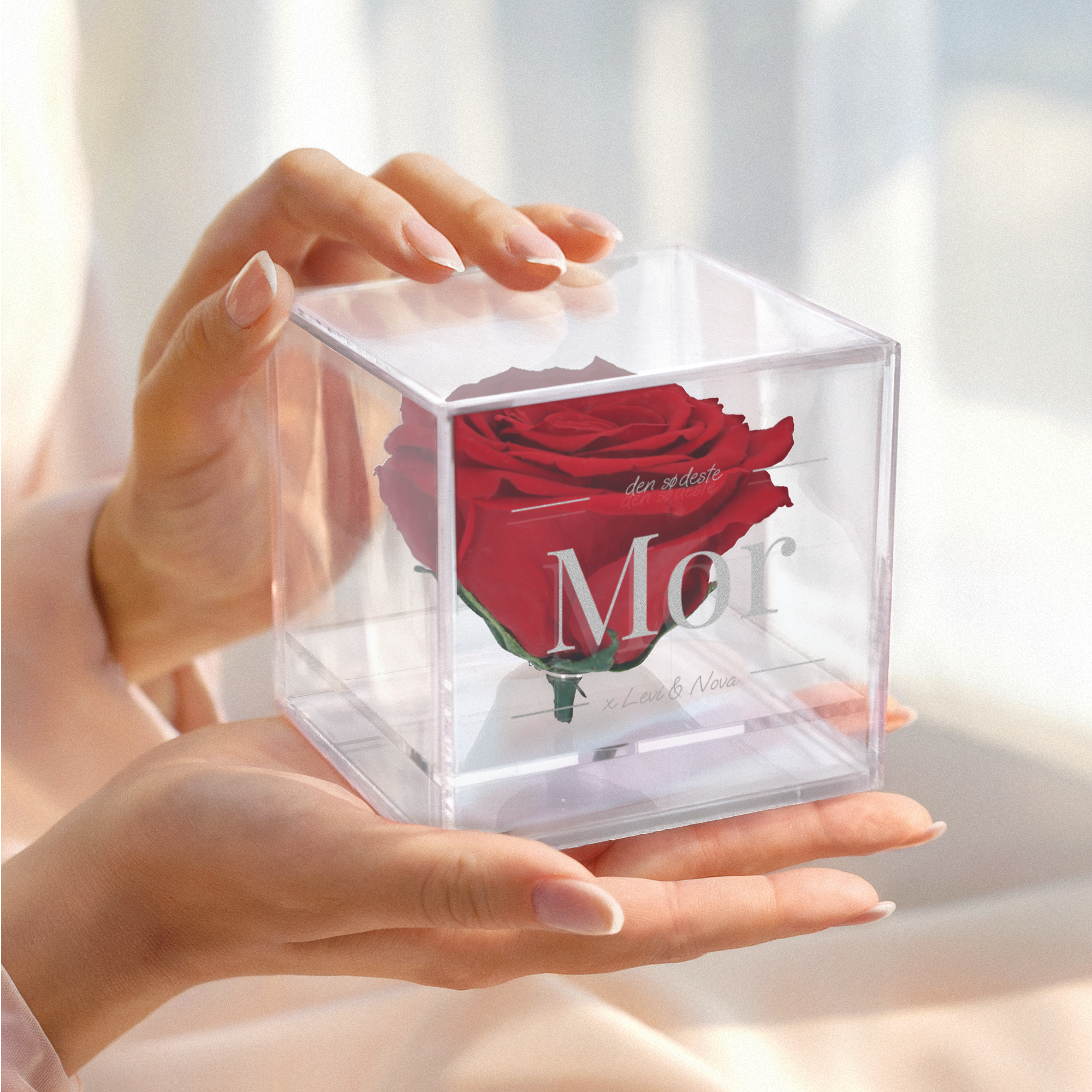 Evig rose i graveret plexiglas-etui