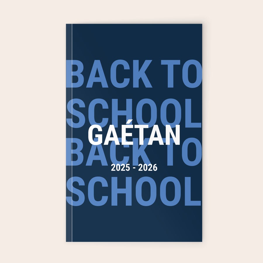 Agenda scolaire personnalisé 2025-2026 Agenda scolaire personnalisé bleu foncé imprimé avec nom Gaetan et année 2025-2026. S'organiser devient un jeu d'enfant.