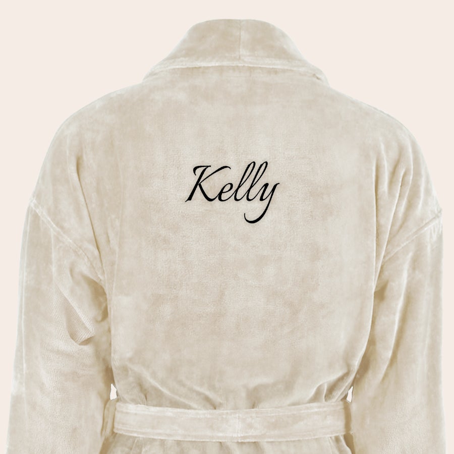 Badjas Dames met naam geborduurd Luxe zandkleurige badstof badjas met de naam Kelly geborduurd.