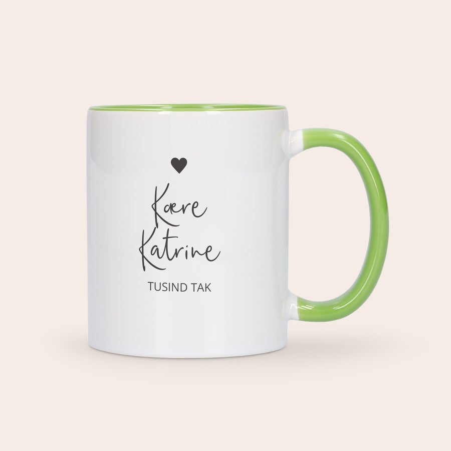 Farverig krus Hvidt krus med grøn inderside og hank, med trykt hjerte og teksten "Kære Katrine TUSIND TAK". Giv et flot farverigt krus med billede som gave.