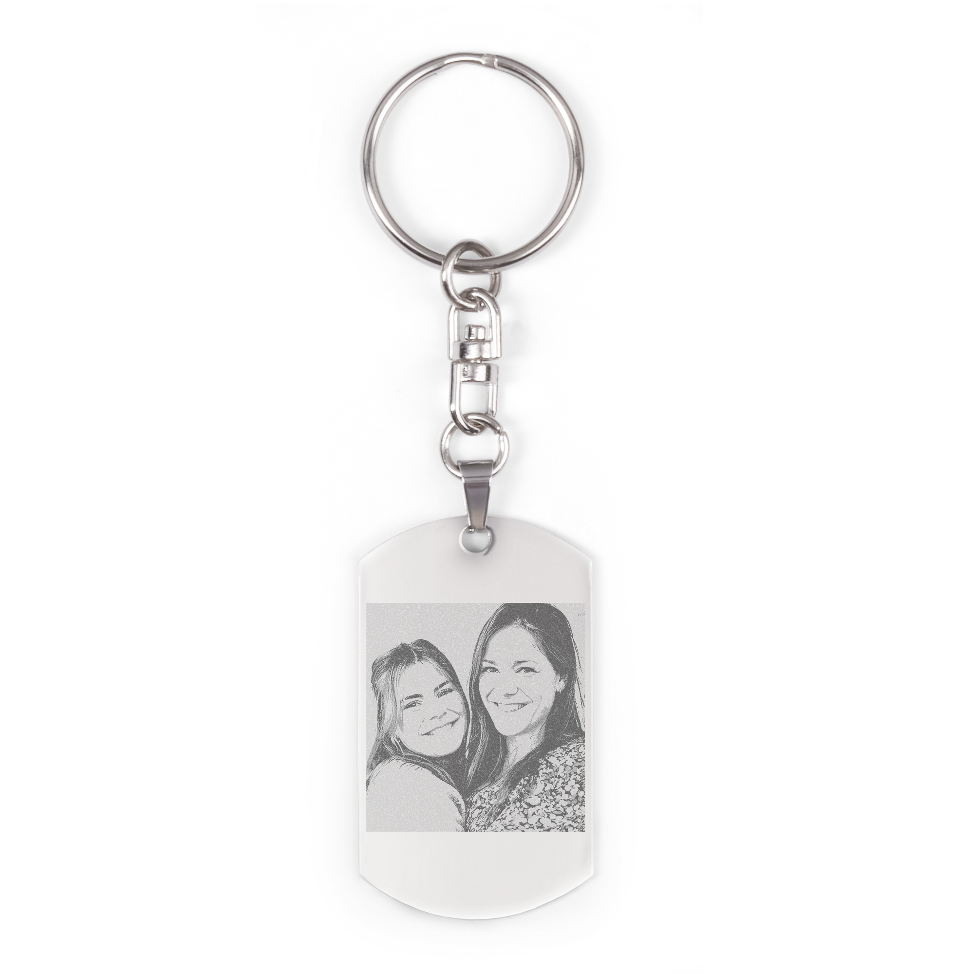 Llavero personalizado con grabado de una foto en blanco y negro de dos mujeres sonriendo.