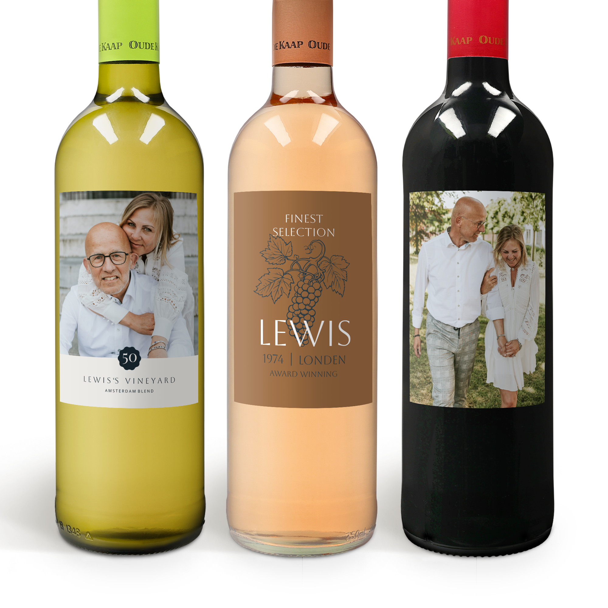 Trzy butelki wina Oude Kaap z osobistą etykietą ze zdjęciem i tekstem, takie jak "50 Lewis's Vineyard"