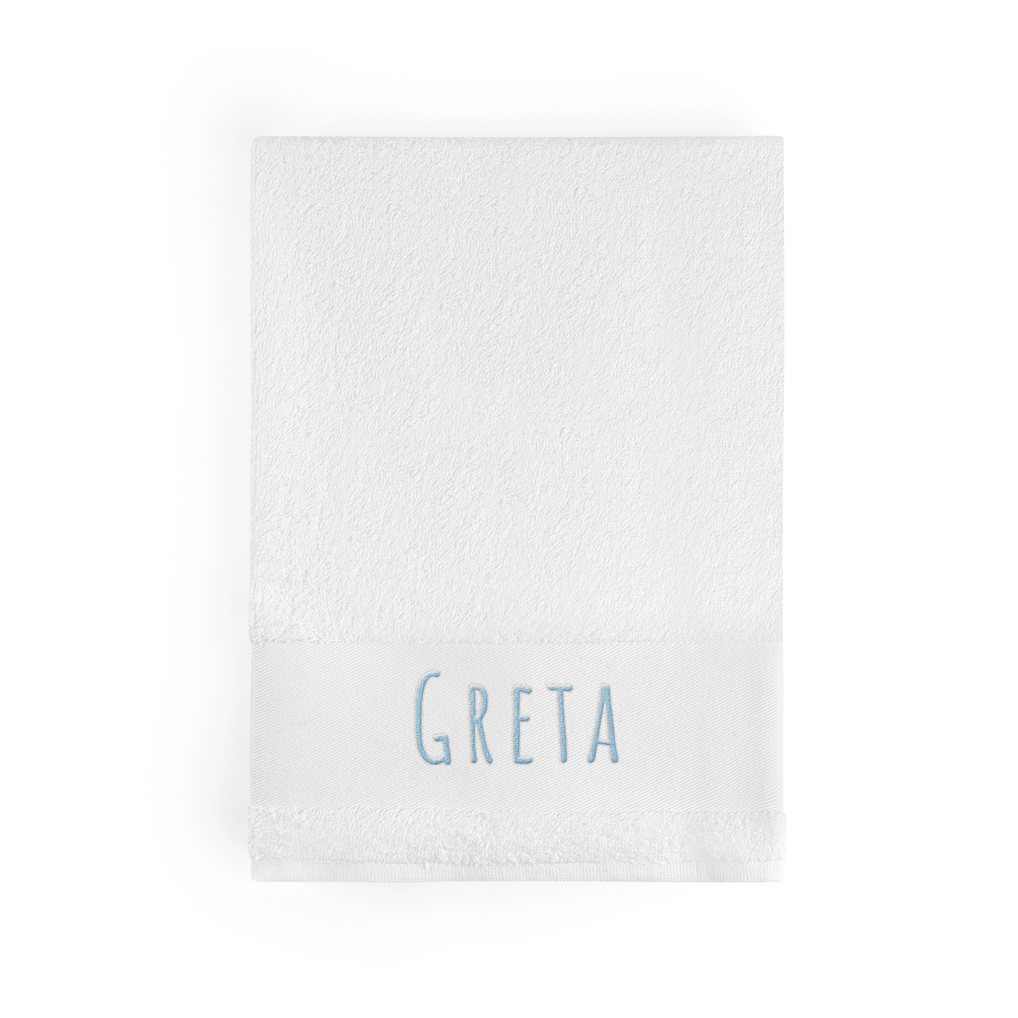 Weißes personalisiertes Badetuch, bestickt mit dem Namen GRETA in hellblauer Schrift.
