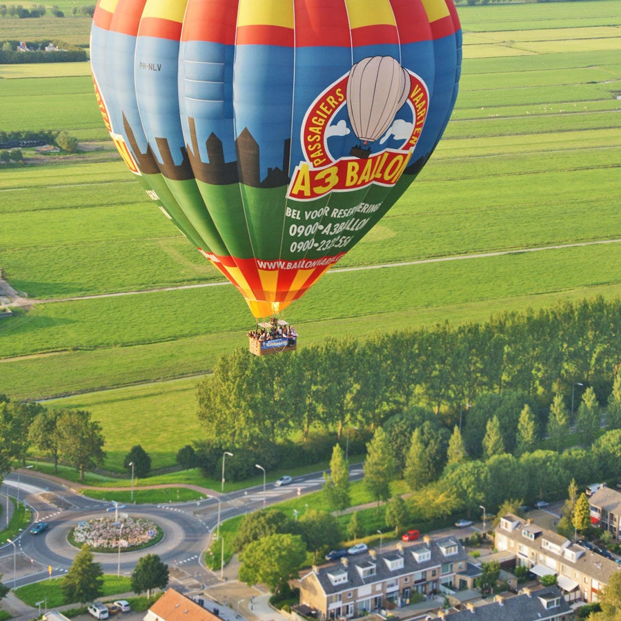 BALLONVAART MET OVERNACHTING een unieke ballonvaart belevenis als cadeau YourSurprise BALLONVAART MET OVERNACHTING een unieke ballonvaart belevenis als cadeau YourSurprise