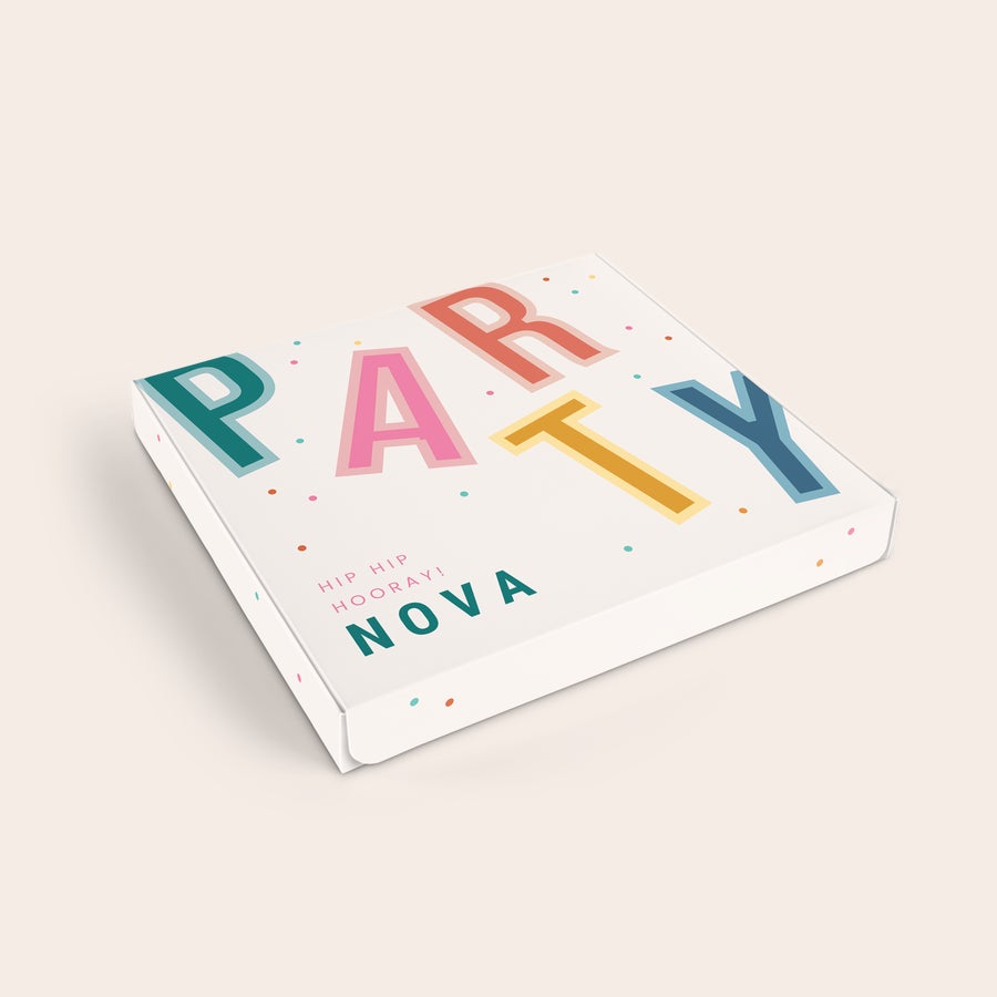 Tony's Chocolonely darčeková krabička Tony's Chocolonely čokoláda s potlačou "PARTY" a menom Nova, prekvapte ich s čokoládou Tony's v darčekovom balení