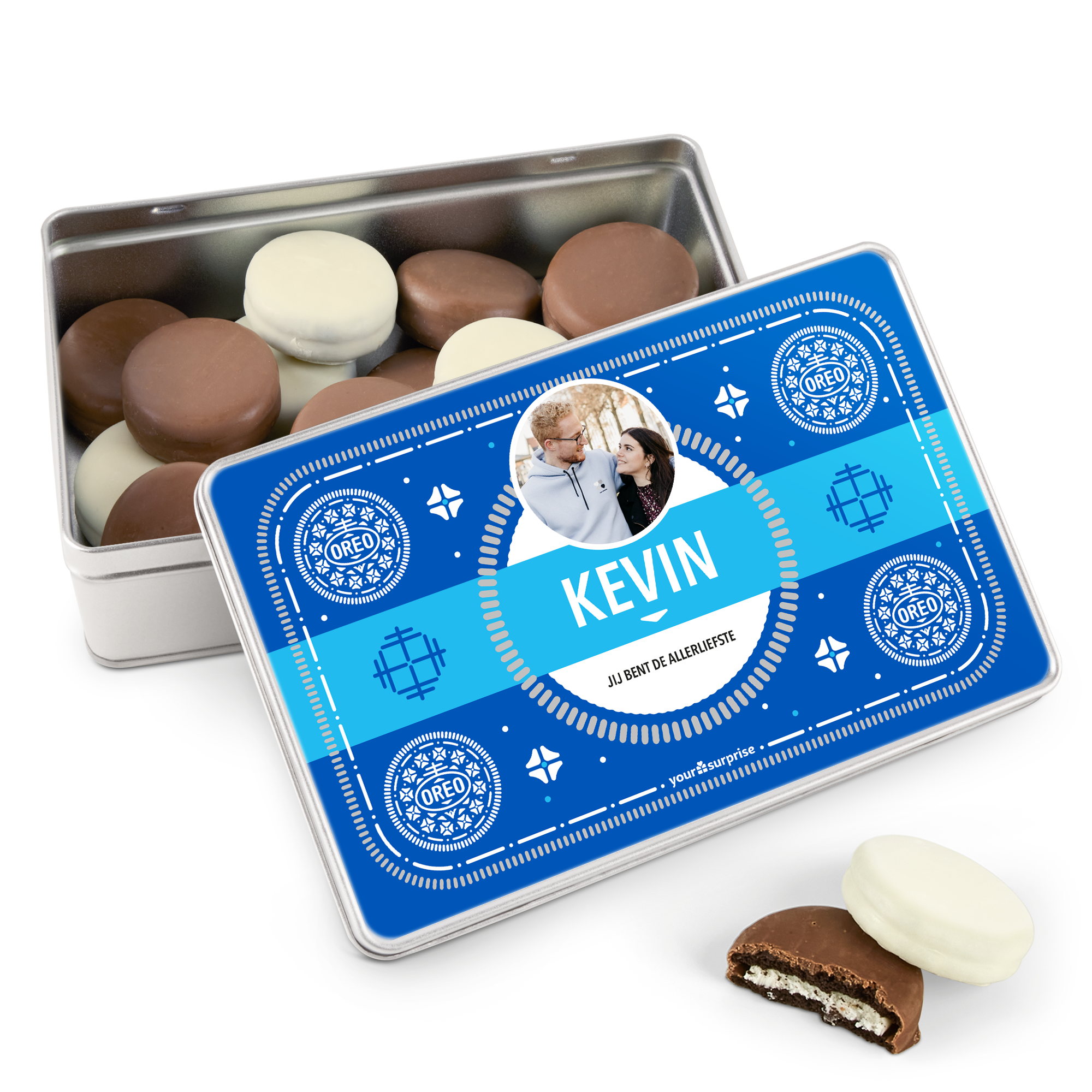 Koekblik gevuld met Oreo