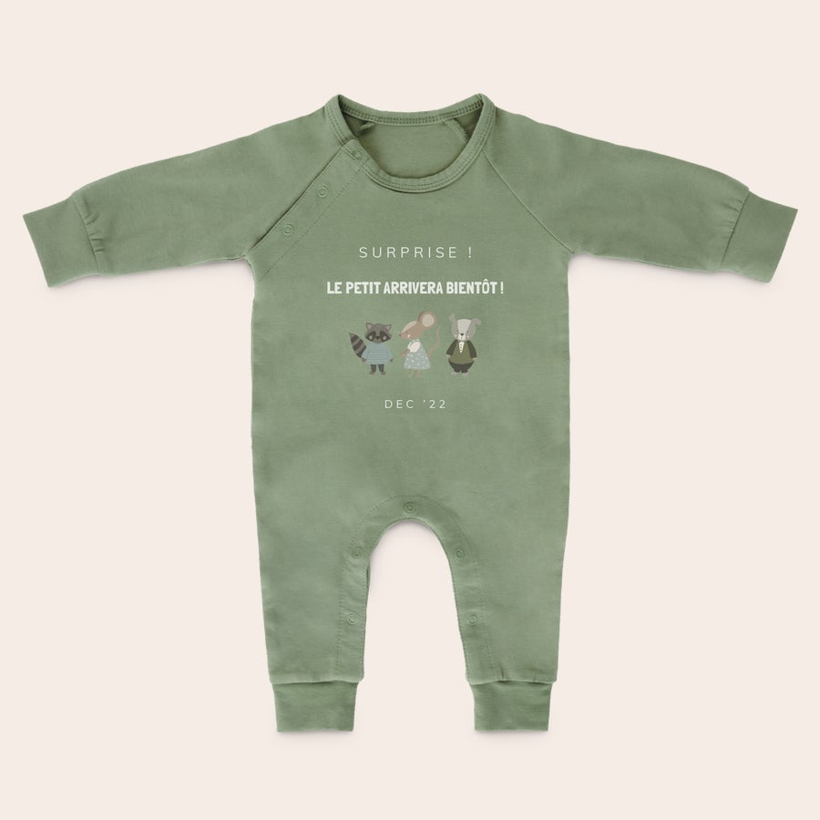 Grenouillère bébé personnalisé Dors-bien personnalisée verte avec texte imprimé Le petit arrivera bientôt et trois animaux mignons