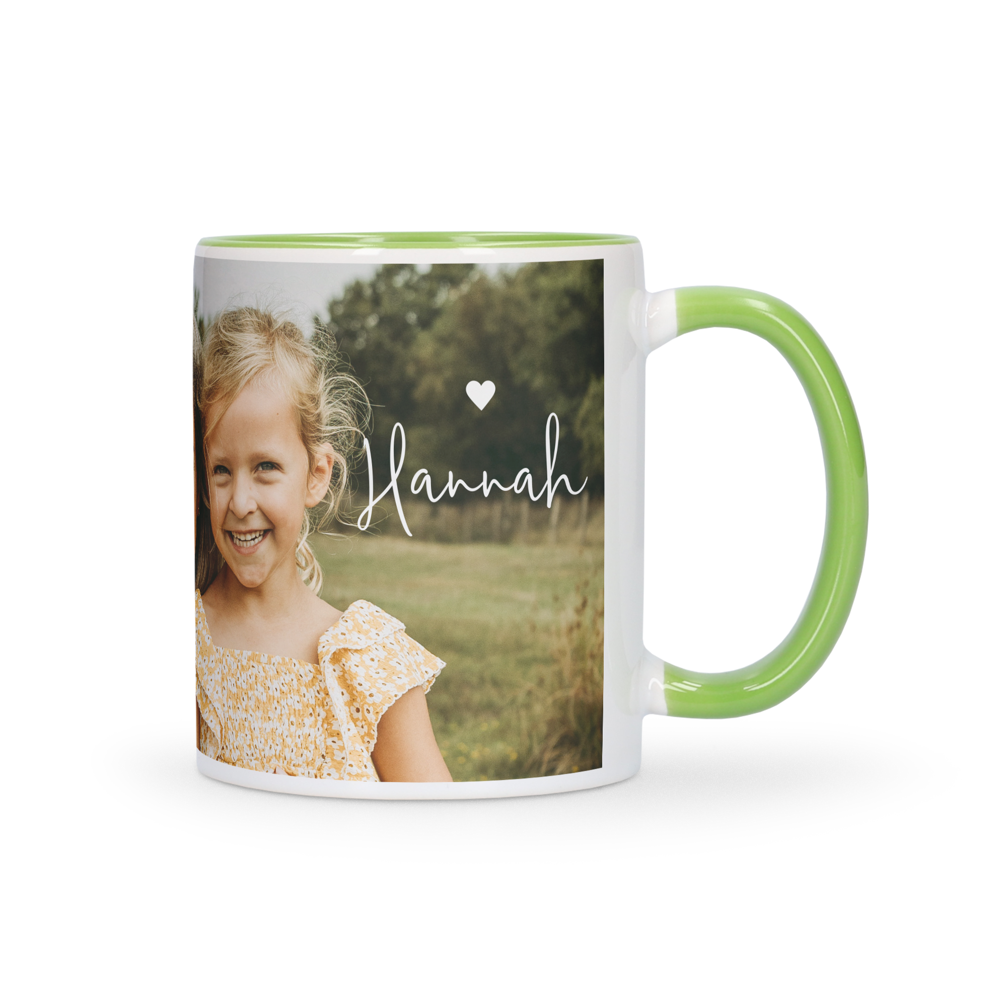 Mug vert personnalisé avec une photo de petite fille souriante, un cœur et le prénom Hannah imprimés.