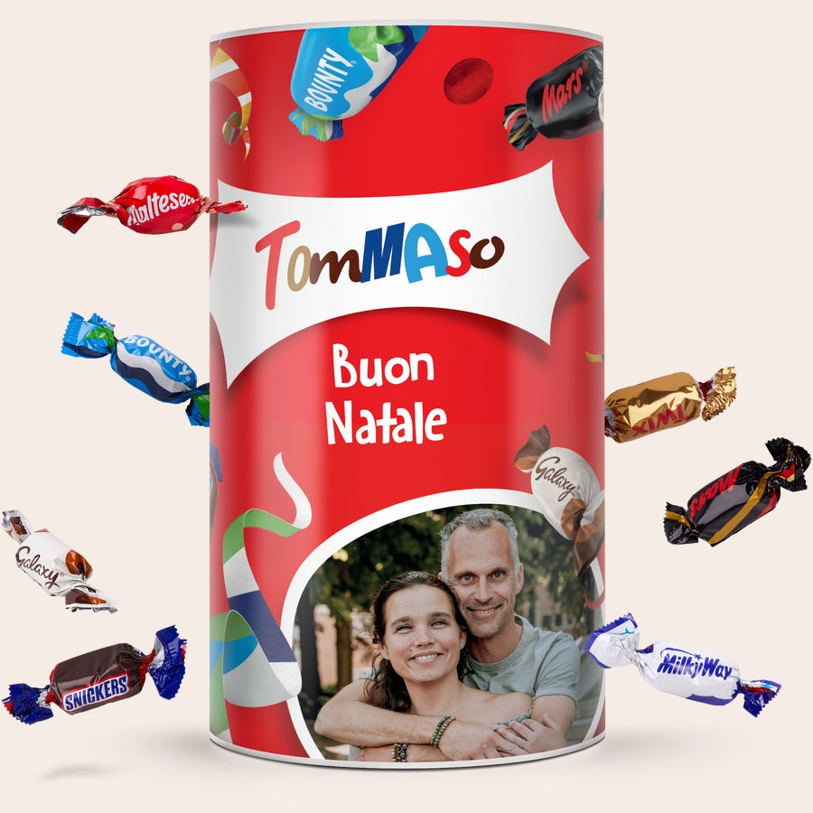 Confezione Celebrations con Nome e Foto Confezione cilindro di cioccolatini Celebrations stampata con foto e nome Tommaso per festeggiare il Natale