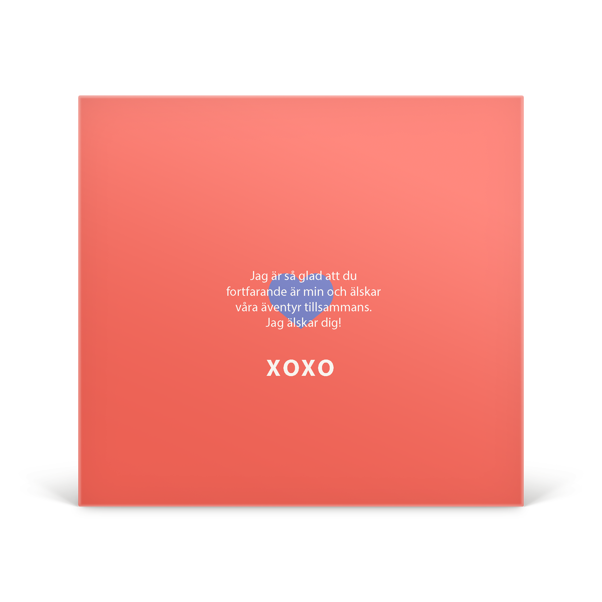 Milka Hearts 3D-presentförpackning i korallrött, designa din egen med texten "Jag är så glad att du fortfarande är min och älskar våra äventyr tillsammans. Jag älskar dig! XOXO" och ett blått hjärta.