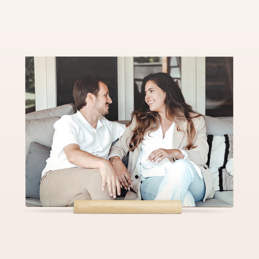 Cartão de dia dos namorados de madeira personalizado Cartão de dia dos namorados em madeira com foto de um casal e suporte